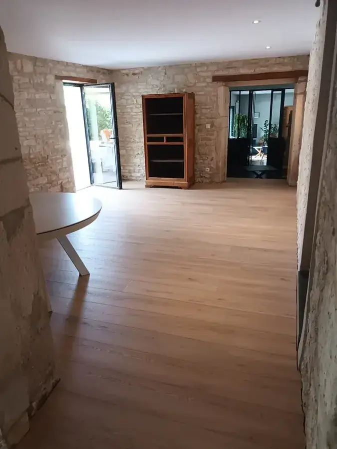 Apr&egrave;s travaux &mdash; pi&egrave;ce principale &agrave; Saint-&Eacute;tienne-en-Bresse