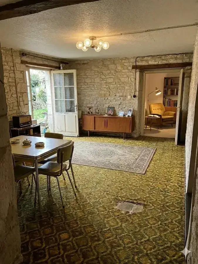 Avant travaux &mdash; pi&egrave;ce principale &agrave; Saint-&Eacute;tienne-en-Bresse